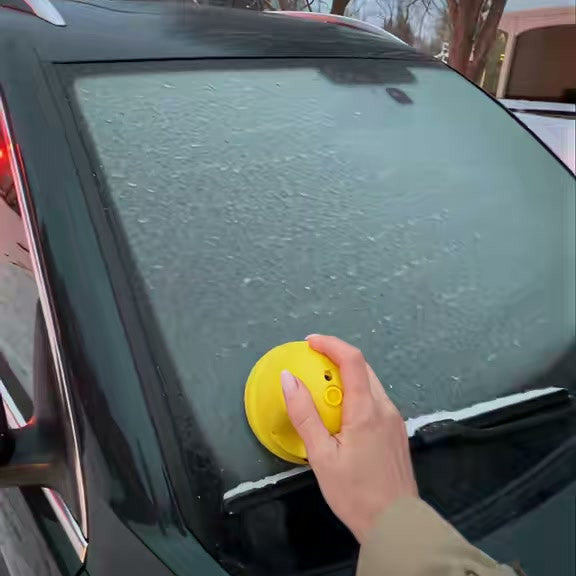IceEase scraper with ergonomic grip, rotating disc and protective cover